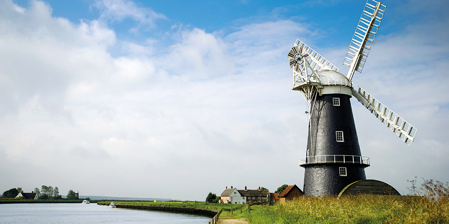 Sailing along the beautiful Norfolk Broads