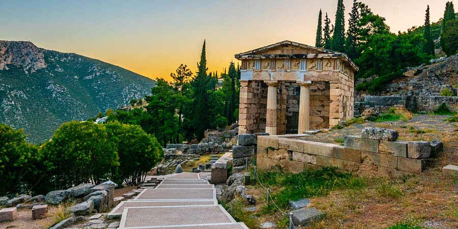 Discovering Delphi, the ‘centre of the world’
