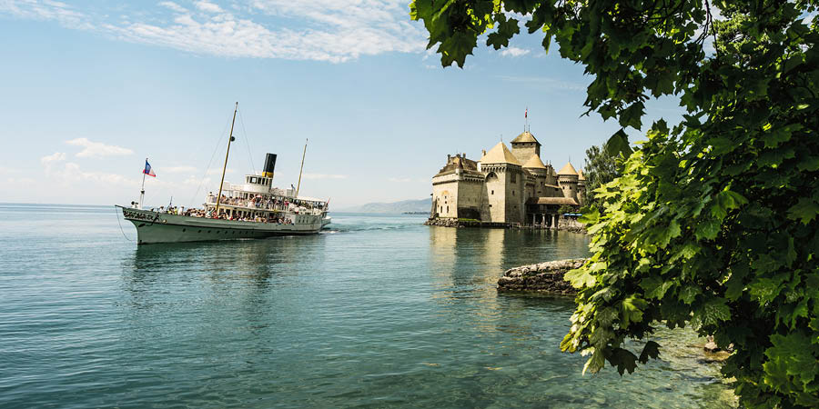 Exploring the beautiful Château de Chillon